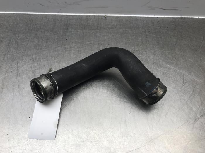 Usados Manguera intercooler Volkswagen Multivan T5 (7E/7HC/7HF/7HM) 2.5 TDi Precio de solicitud ofrecido por Autosloperij Alexander