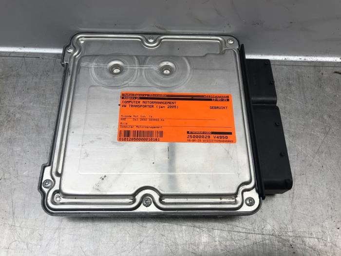Engine management computer from a Volkswagen Multivan T5 (7E/7HC/7HF/7HM) 2.5 TDi 2005