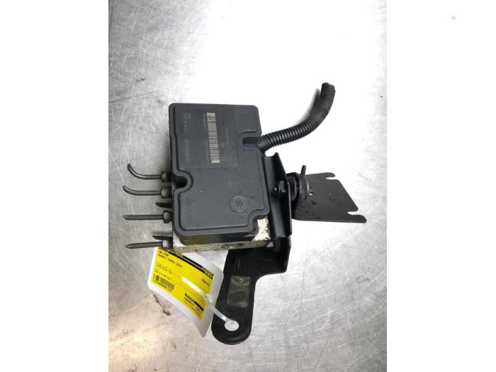 Usagé Pompe ABS Renault Twingo II (CN) 1.2 16V Prix sur demande proposé par Autosloperij Alexander