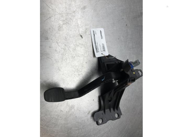 Używane Pedal sprzegla Opel Movano 2.3 CDTi 16V FWD Cena na żądanie oferowane przez Autosloperij Alexander