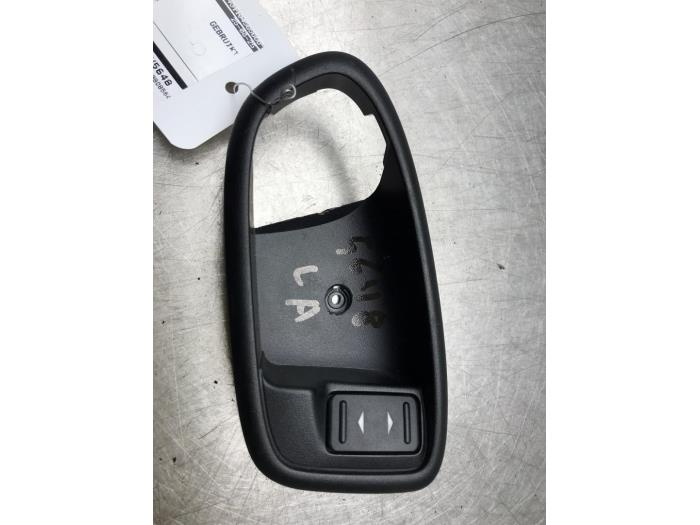 Usados Interruptor de ventanilla eléctrica Ford S-Max (GBW) 2.3 16V Precio € 20,00 Norma de margen ofrecido por Autosloperij Alexander