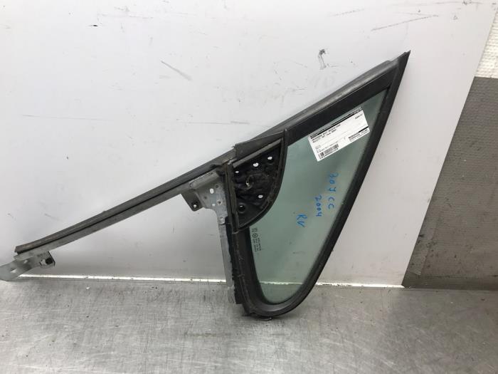 Usados Ventanilla triangular derecha delante Peugeot 307 CC (3B) 1.6 16V Precio de solicitud ofrecido por Autosloperij Alexander