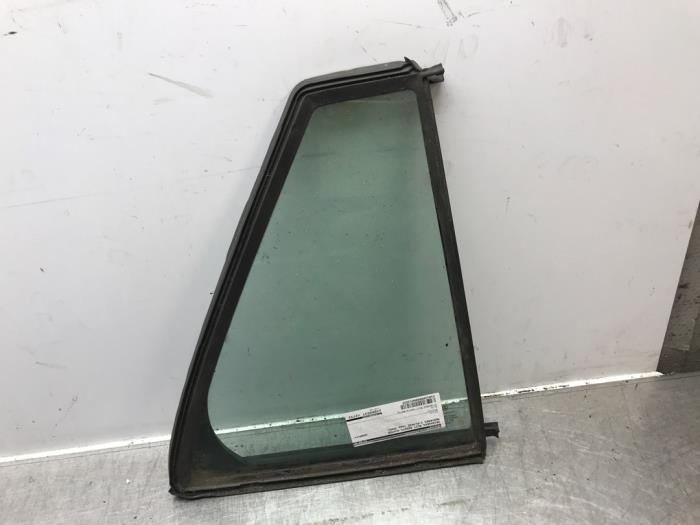 Usados Ventanilla triangular derecha detrás Mercedes C Combi (S203) 2.2 C-220 CDI 16V Precio € 50,00 Norma de margen ofrecido por Autosloperij Alexander
