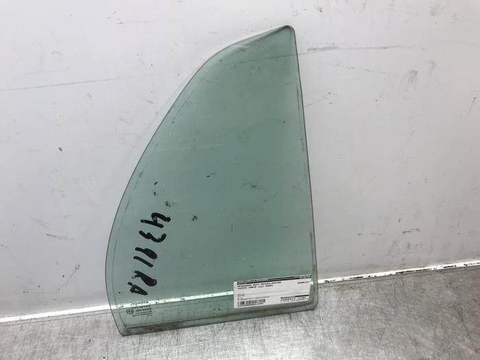 Usados Ventanilla triangular derecha detrás Toyota Yaris II (P9) 1.3 16V VVT-i Precio de solicitud ofrecido por Autosloperij Alexander