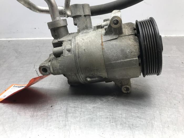 Usagé Pompe clim Volkswagen Polo V (6R) 1.4 TDI DPF BlueMotion technology Prix € 100,00 Règlement à la marge proposé par Autosloperij Alexander