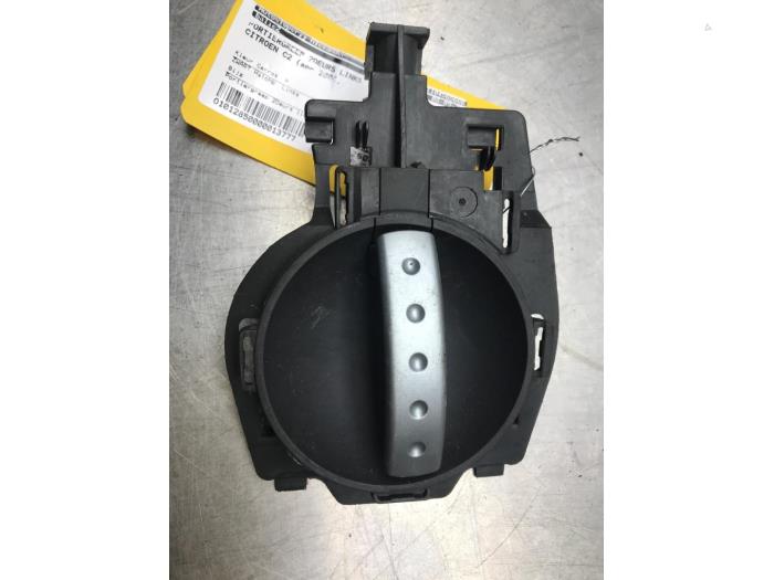 Manija de puerta de 2 puertas izquierda de un Citroën C2 (JM) 1.4 2004