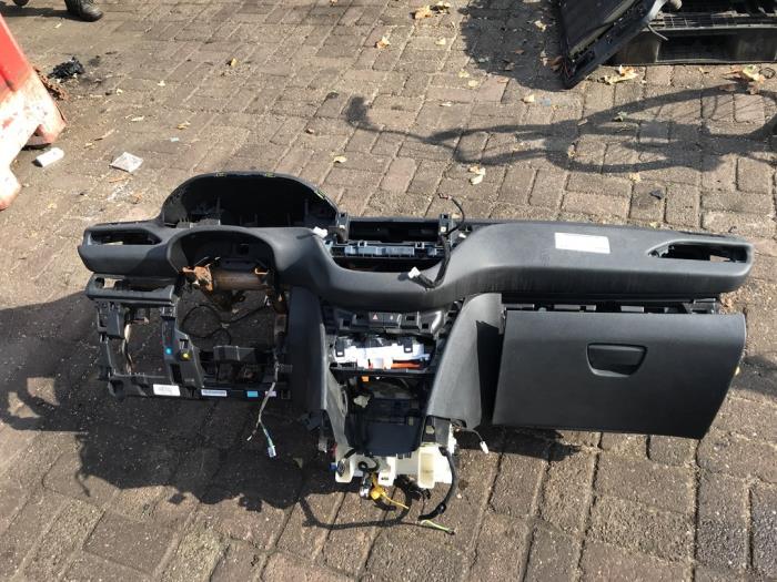 Używane Panel Peugeot 208 I (CA/CC/CK/CL) 1.2 Vti 12V PureTech 82 Cena na żądanie oferowane przez Autosloperij Alexander