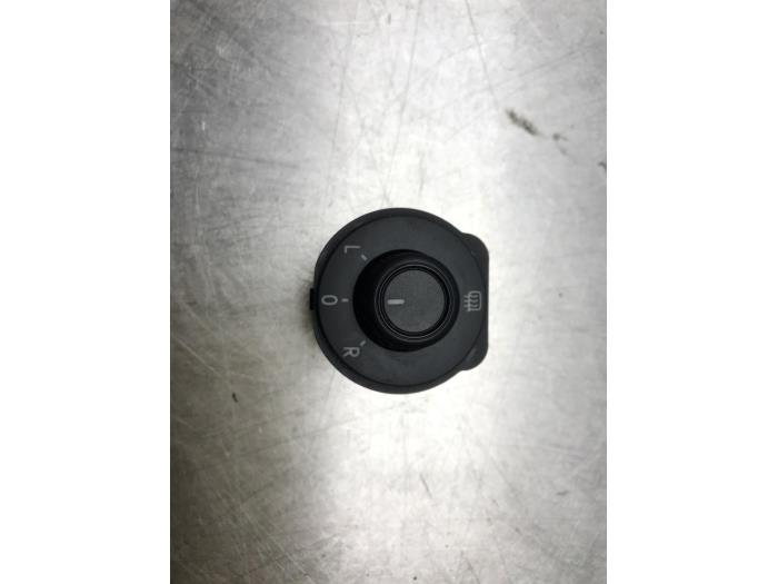 Usados Interruptor de retrovisor Volkswagen Polo V (6R) 1.4 TDI DPF BlueMotion technology Precio € 20,00 Norma de margen ofrecido por Autosloperij Alexander