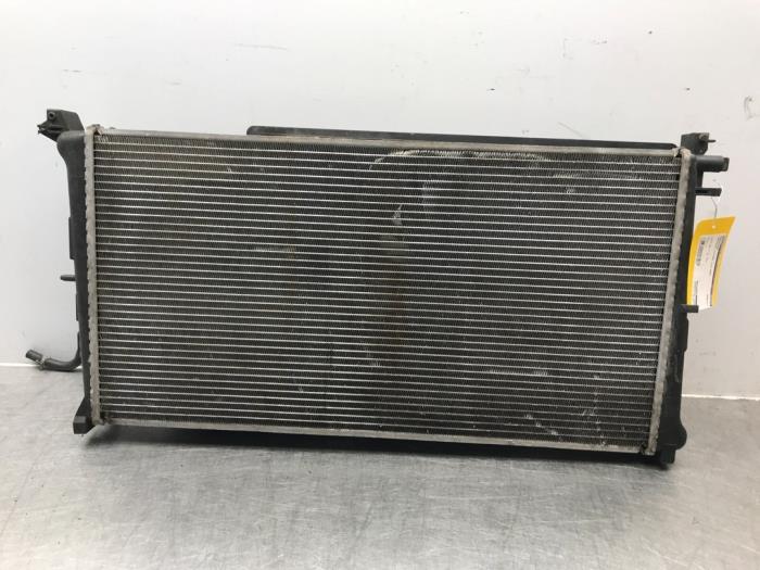Used Radiator Chrysler Voyager/Grand Voyager (RG/RS) 2.8 CRD 16V Autom. Price on request offered by Autosloperij Alexander