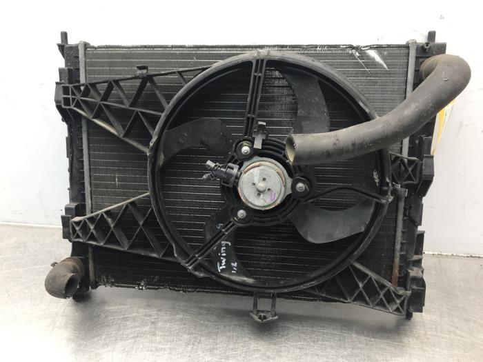 Usagé Radiateur Renault Twingo II (CN) 1.2 16V Prix sur demande proposé par Autosloperij Alexander