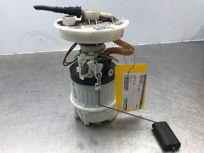 Usagé Pompe essence Ford Focus 2 1.4 16V Prix € 50,00 Règlement à la marge proposé par Autosloperij Alexander