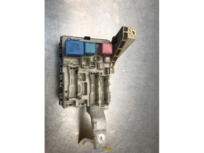 Begagnade Säkringsbox Toyota Yaris II (P9) 1.0 12V VVT-i Pris på förfrågan erbjuds av Autosloperij Alexander