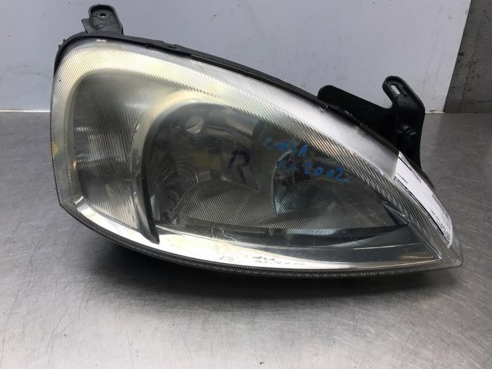 Używane Reflektor prawy Opel Corsa C (F08/68) 1.2 16V Twin Port Cena na żądanie oferowane przez Autosloperij Alexander