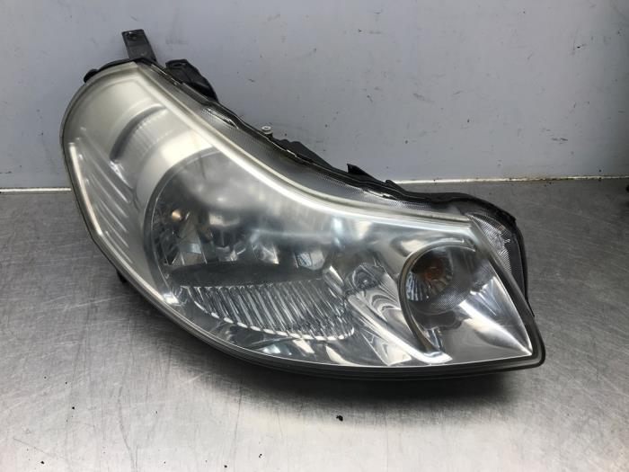 Używane Reflektor prawy Suzuki SX4 (EY/GY) 1.9 DDiS Cena € 30,00 Procedura marży oferowane przez Autosloperij Alexander