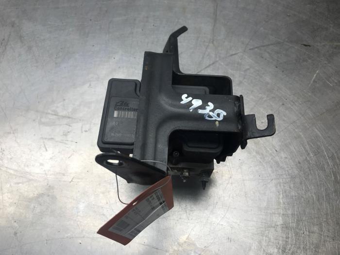 Begagnade ABS-pump Nissan Pixo (D31S) 1.0 12V Pris € 70,00 Marginaltabell erbjuds av Autosloperij Alexander