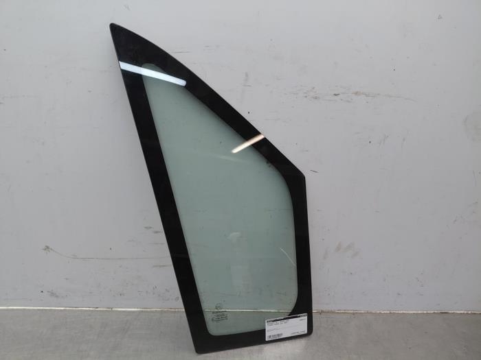 Usados Ventanilla triangular derecha delante Citroen Jumper (U9) 2.2 HDi 100 Precio € 60,00 Norma de margen ofrecido por Autosloperij Alexander