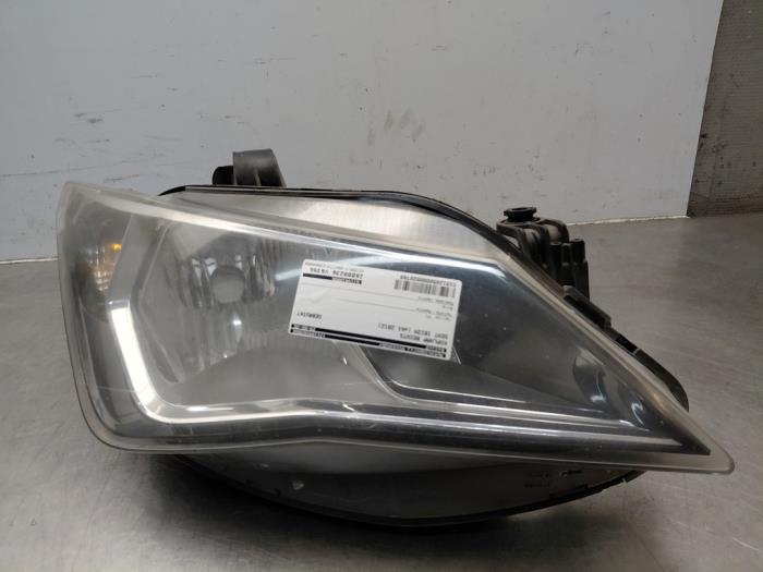 Używane Reflektor prawy Seat Ibiza IV (6J5) 1.2 TDI Ecomotive Cena na żądanie oferowane przez Autosloperij Alexander
