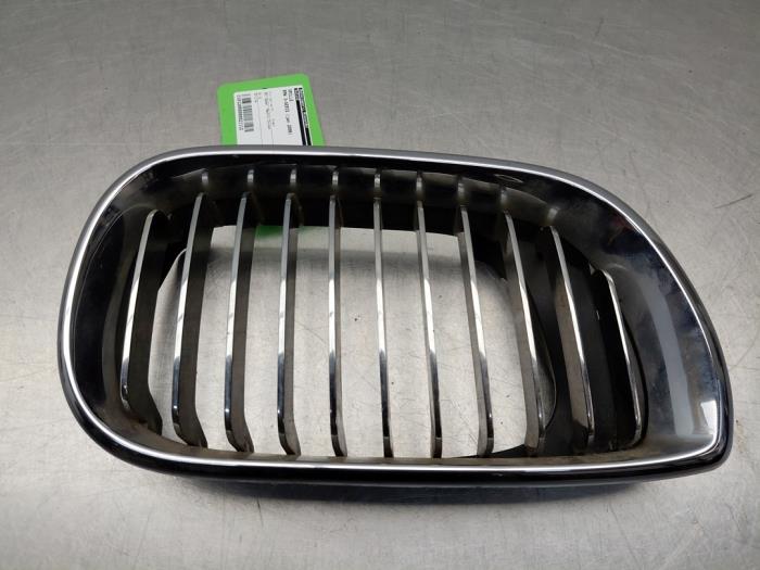Używane Grill BMW 3 serie (E90) 320i 16V Cena na żądanie oferowane przez Autosloperij Alexander