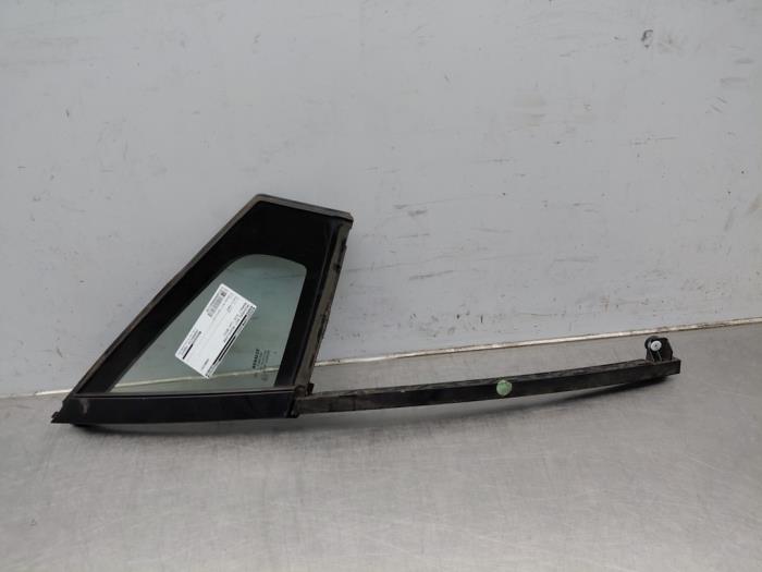 Usados Ventanilla triangular derecha delante Renault Clio IV Estate/Grandtour (7R) 1.5 Energy dCi 90 FAP Precio de solicitud ofrecido por Autosloperij Alexander