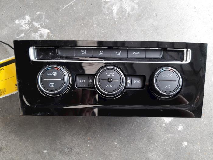 Panel de control de aire acondicionado de un Volkswagen Golf VII (AUA) 1.4 TSI BlueMotion Technology 125 16V 2018
