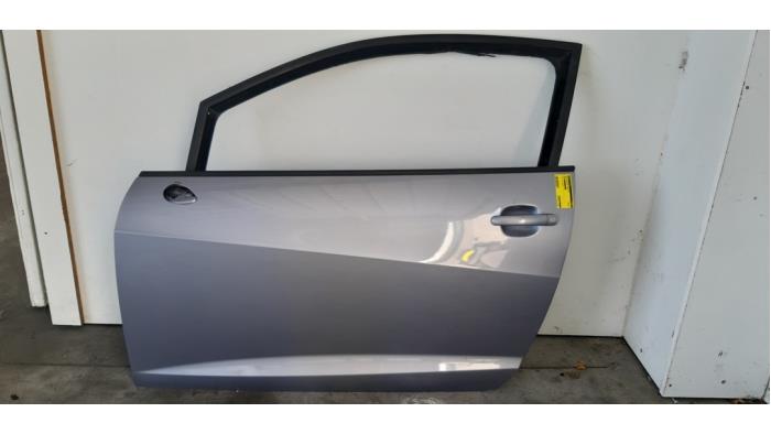 Drzwi lewe przednie wersja 4-drzwiowa z Seat Ibiza IV SC (6J1) 1.0 12V 2016