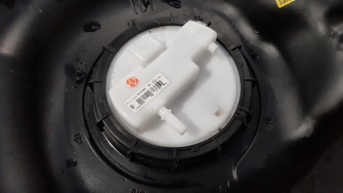 Electric fuel pump from a Renault Captur (2R) 1.2 TCE 16V EDC 2018