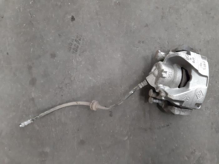 Front brake calliperholder, right from a Renault Captur (2R) 1.2 TCE 16V EDC 2018