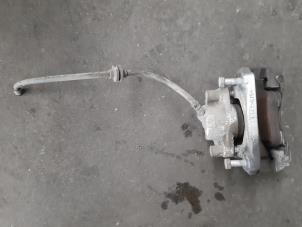 Used Front brake calliperholder, right Renault Captur (2R) 1.2 TCE 16V EDC Price € 48,40 Inclusive VAT offered by Autohandel Didier
