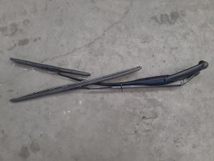 Used Front wiper arm Hyundai i30 (PDEB5/PDEBB/PDEBD/PDEBE) 1.0 T-GDI 12V Price € 30,25 Inclusive VAT offered by Autohandel Didier
