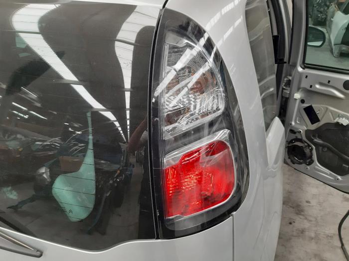 Feu arrière droit d'un Citroën C3 Picasso (SH) 1.6 HDi 90 2015