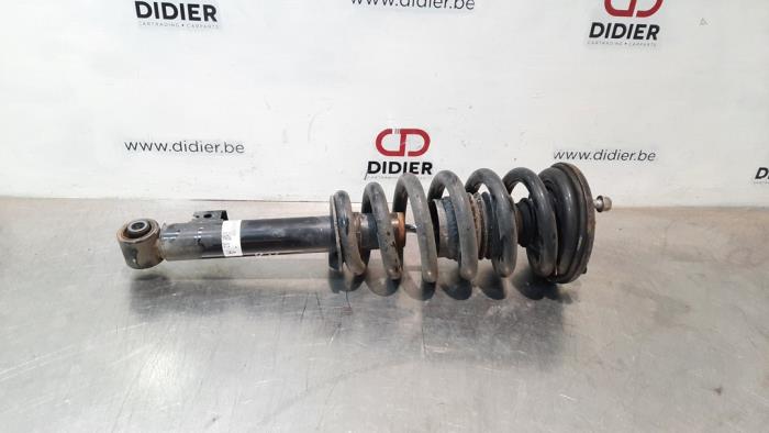 Front shock absorber, right from a Mitsubishi L-200 2.4 Clean Diesel 4WD 2018