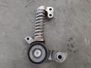 Spanrolle multiriem van een Volvo V40 (MV) 2.0 D2 16V 2017