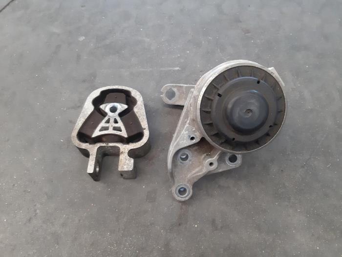Used Engine mount Ford Mondeo V Wagon 2.0 TDCi 150 16V Price € 102,85 Inclusive VAT offered by Autohandel Didier