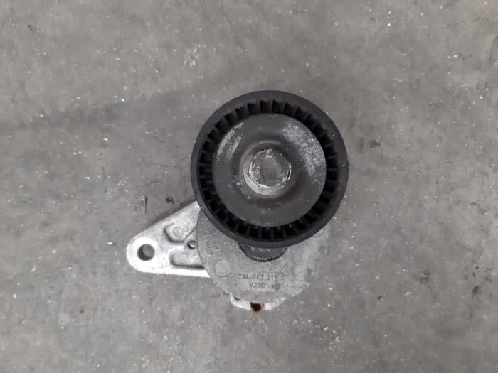 Usados Tensor correa múltiple Audi A3 Limousine (8VS/8VM) 2.0 TDI 16V Precio € 18,15 IVA incluido ofrecido por Autohandel Didier