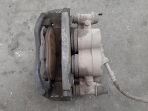 Used Front brake calliperholder, left Mercedes Vito (447.6) 2.2 116 CDI 16V Price € 90,75 Inclusive VAT offered by Autohandel Didier