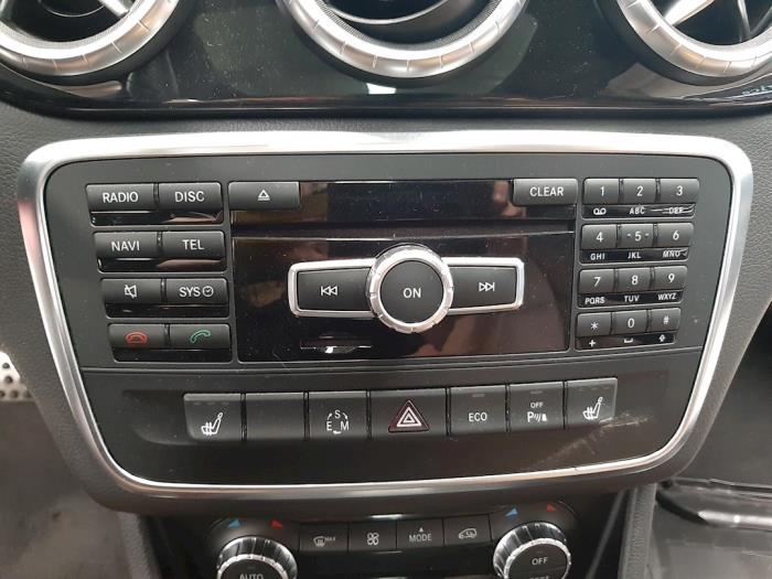 Radio control panel from a Mercedes-Benz CLA (117.3) 2.0 CLA-250 Turbo 16V 2013