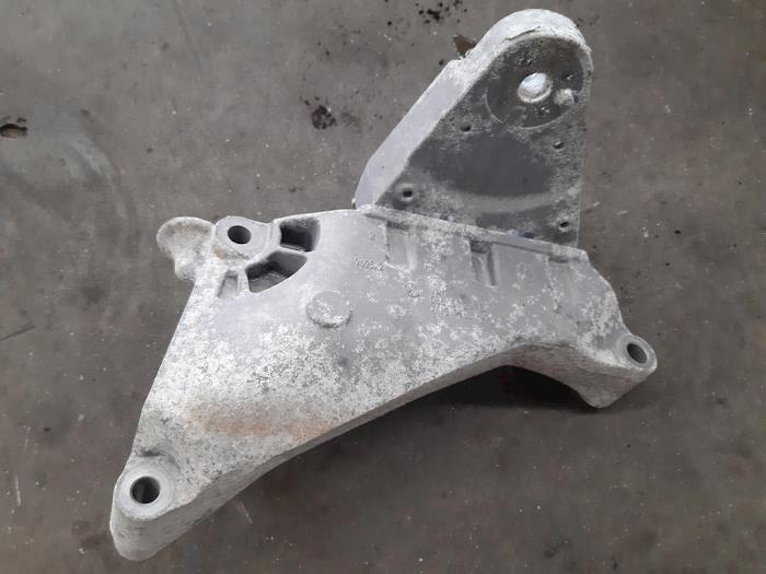 Usagé Support moteur Volkswagen Transporter T5 2.0 TDI BlueMotion Prix € 18,15 Prix TTC proposé par Autohandel Didier