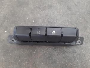 Used ESP switch Kia Cee'd Sportswagon (JDC5) 1.6 CRDi 16V VGT Price € 48,40 Inclusive VAT offered by Autohandel Didier