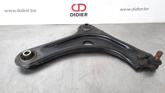 Front lower wishbone, right from a Citroën C3 (SX/SW) 1.2 Vti 12V PureTech 2018