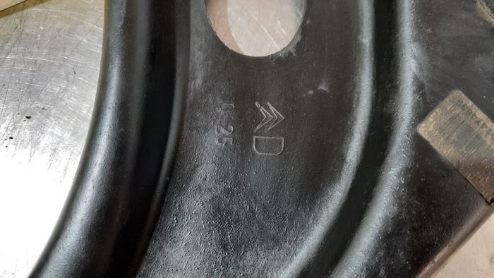 Bras de suspension bas avant droit d'un Citroën C3 (SX/SW) 1.2 Vti 12V PureTech 2018
