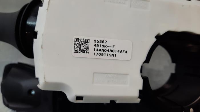 Interruptor combinado columna de dirección de un Renault Megane IV Estate (RFBK) 1.2 Energy TCE 130 2018