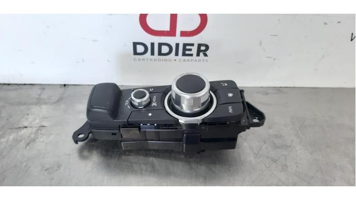 Używane Przycisk I-Drive Mazda CX-3 (DJ/DK) 1.5 Skyactiv D 105 16V Cena na żądanie oferowane przez Autohandel Didier