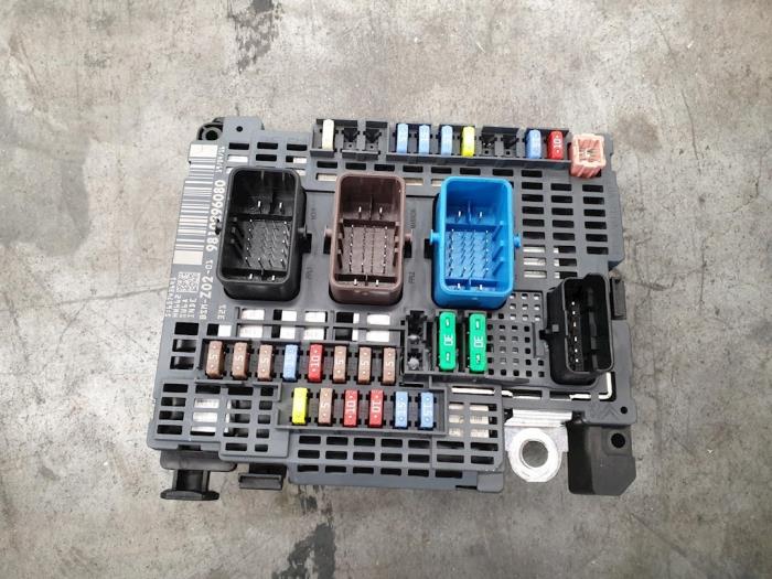 Fuse box Peugeot 308 1.2 12V e-THP PureTech 130 - 9810296080