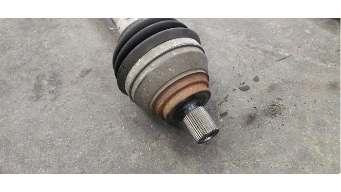 Front drive shaft, left from a Volkswagen Tiguan (AD1) 2.0 TDI 16V BlueMotion Technology SCR 2017