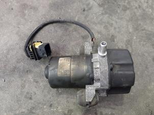 Used Vacuum pump (petrol) Mercedes GLC (X253) 2.0 350 e 16V 4-Matic Price € 193,60 Inclusive VAT offered by Autohandel Didier