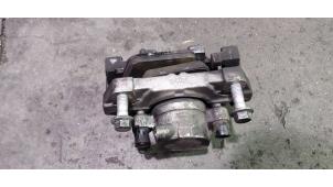 Used Front brake calliperholder, right Volvo V60 II (ZW) 2.0 D3 16V Price € 66,55 Inclusive VAT offered by Autohandel Didier