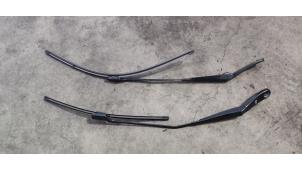 Used Set of wiper blades Volvo V60 I (FW/GW) 1.6 DRIVe Price on request offered by Autohandel Didier