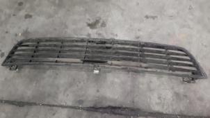 Used Grille strip Toyota Hi-lux IV 3.0 D4-D 16V 4x4 Price € 54,45 Inclusive VAT offered by Autohandel Didier