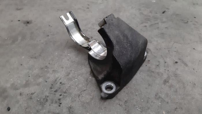 Shaft support from a Dacia Duster (SR) 1.3 TCE 130 16V 2019