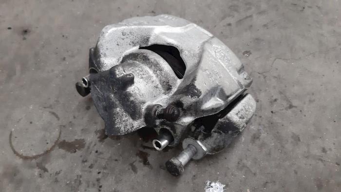 Front brake calliperholder, right from a Dacia Duster (SR) 1.3 TCE 130 16V 2019